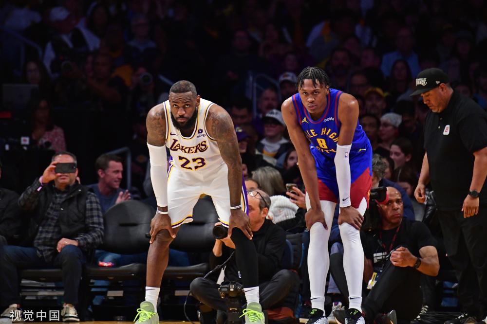 场上用行动 场上用行动